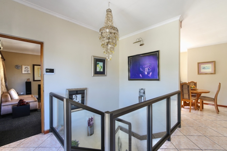 To Let 6 Bedroom Property for Rent in Sunset Beach Western Cape